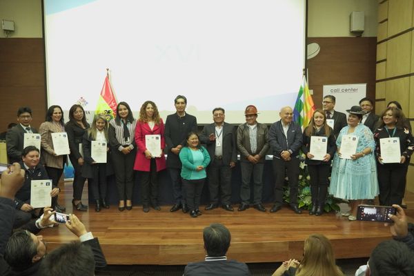 DATACOM S.R.L CELEBRA SUS XVI ANIVERSARIO REALIZANDO LA ENTREGA SIMBÓLICA DE LA CERTIFICACIÓN POR COMPETENCIAS A SUS TRABAJADORES JUNTO AL MINISTERIO DE EDUCACIÓN